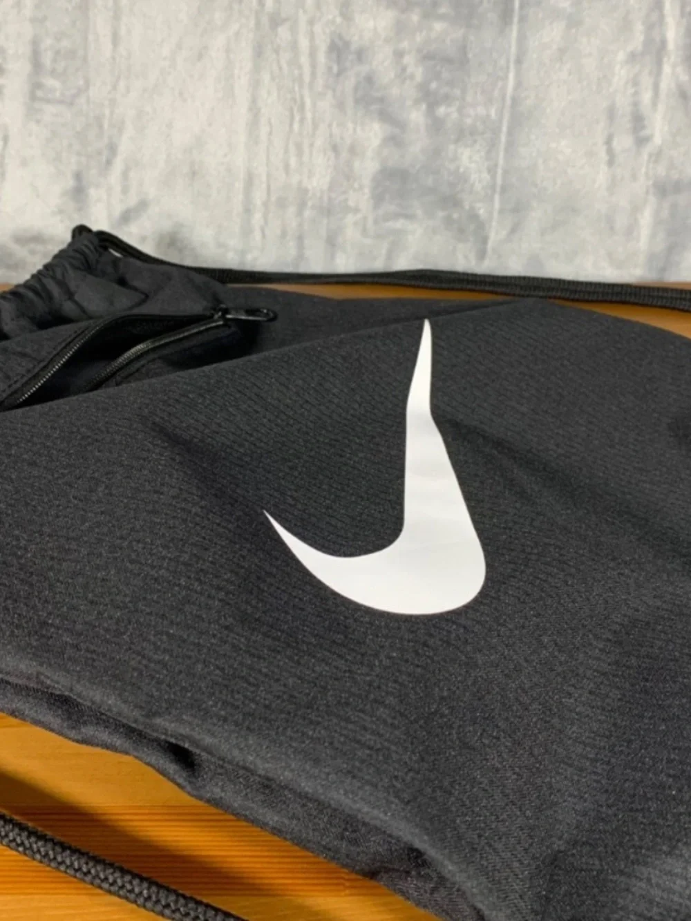 Minimalist, sleek, and highly functional Nike drawstring bag. Perfect for sports